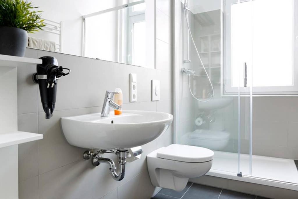 Sc 06 By Rockchair Apartments L Superhost Status L 4 Bedrooms Boxspringbeds 2 Bathrooms Balcony Elevator - Cozy Family & Business Flair Welcomes You! Berlin Eksteriør bilde